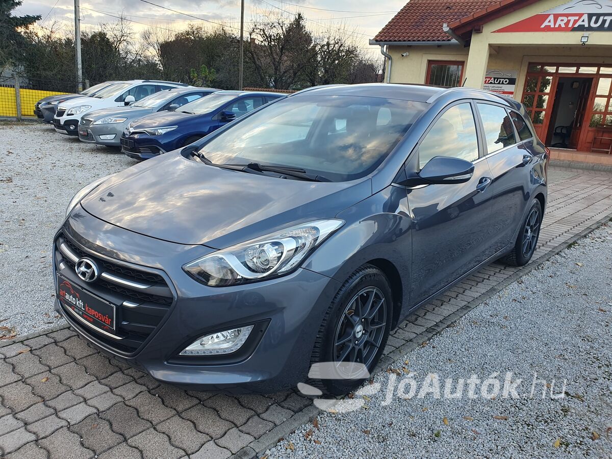 HYUNDAI i30