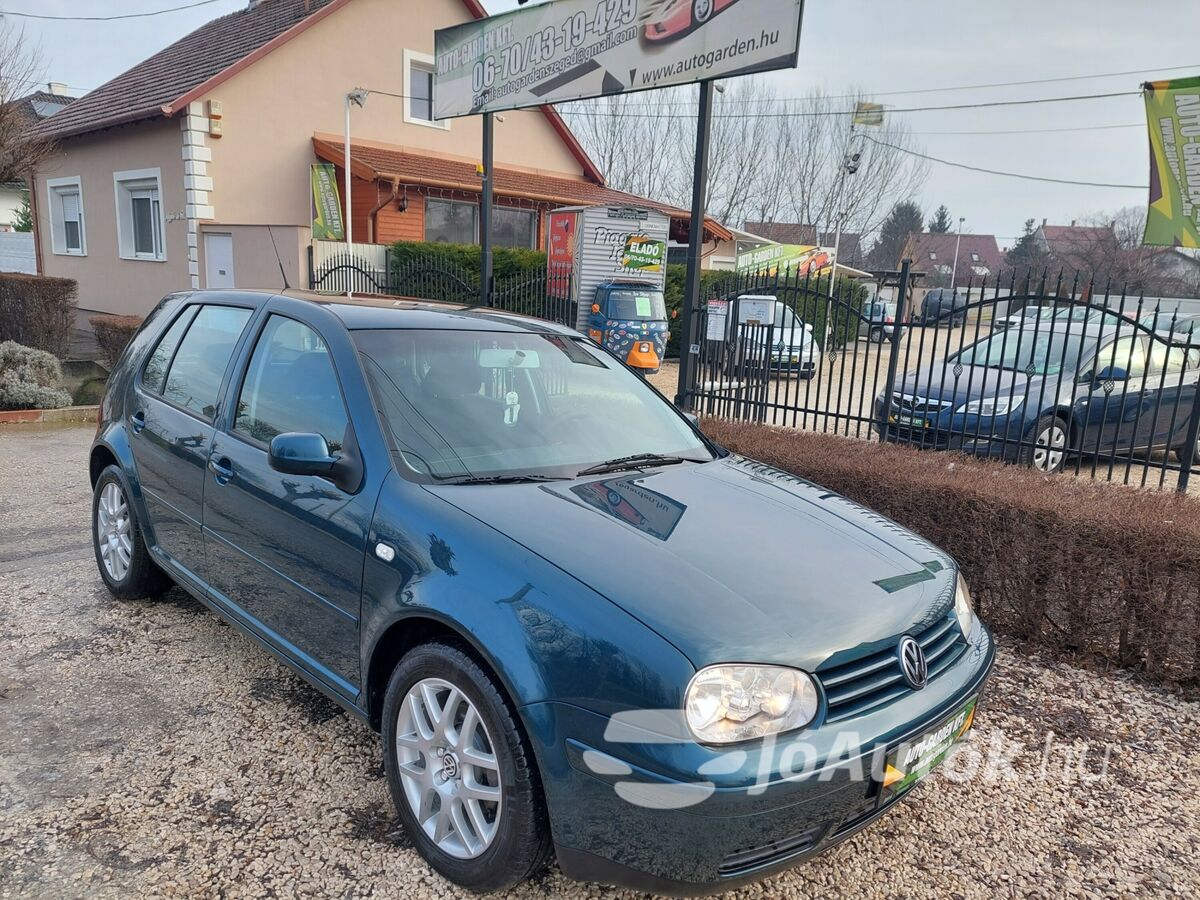 VOLKSWAGEN Golf