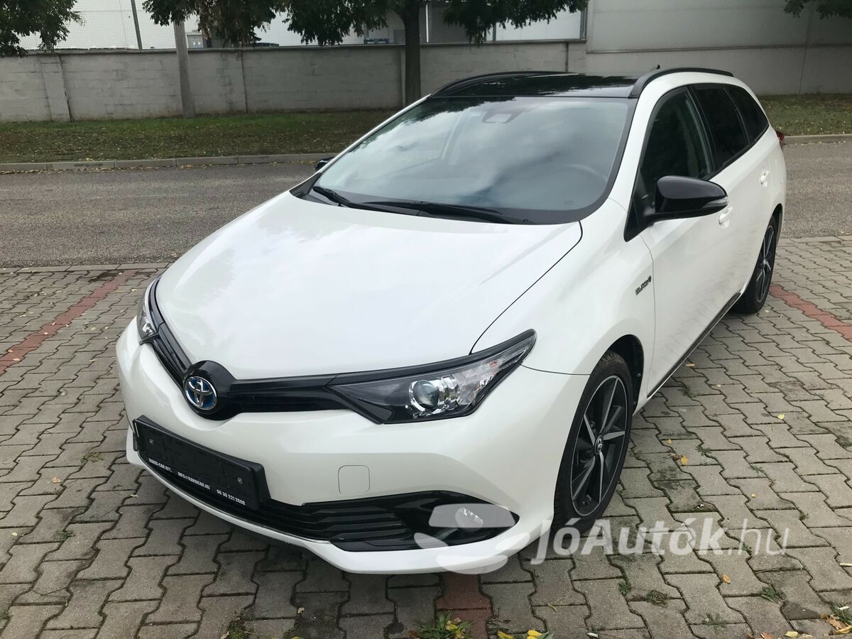 TOYOTA Auris