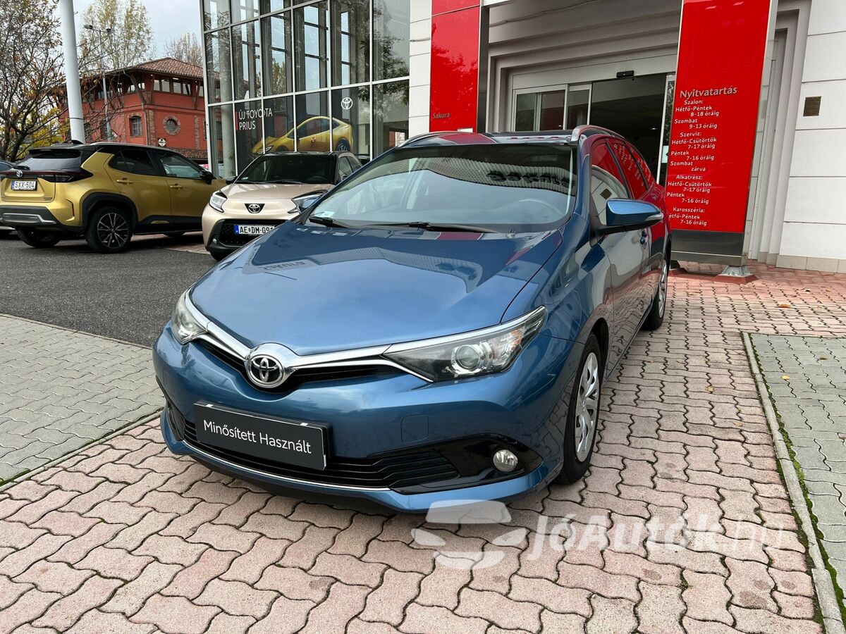 TOYOTA Auris