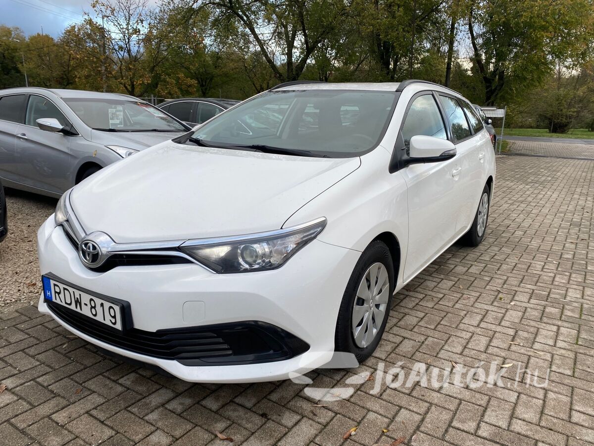 TOYOTA Auris