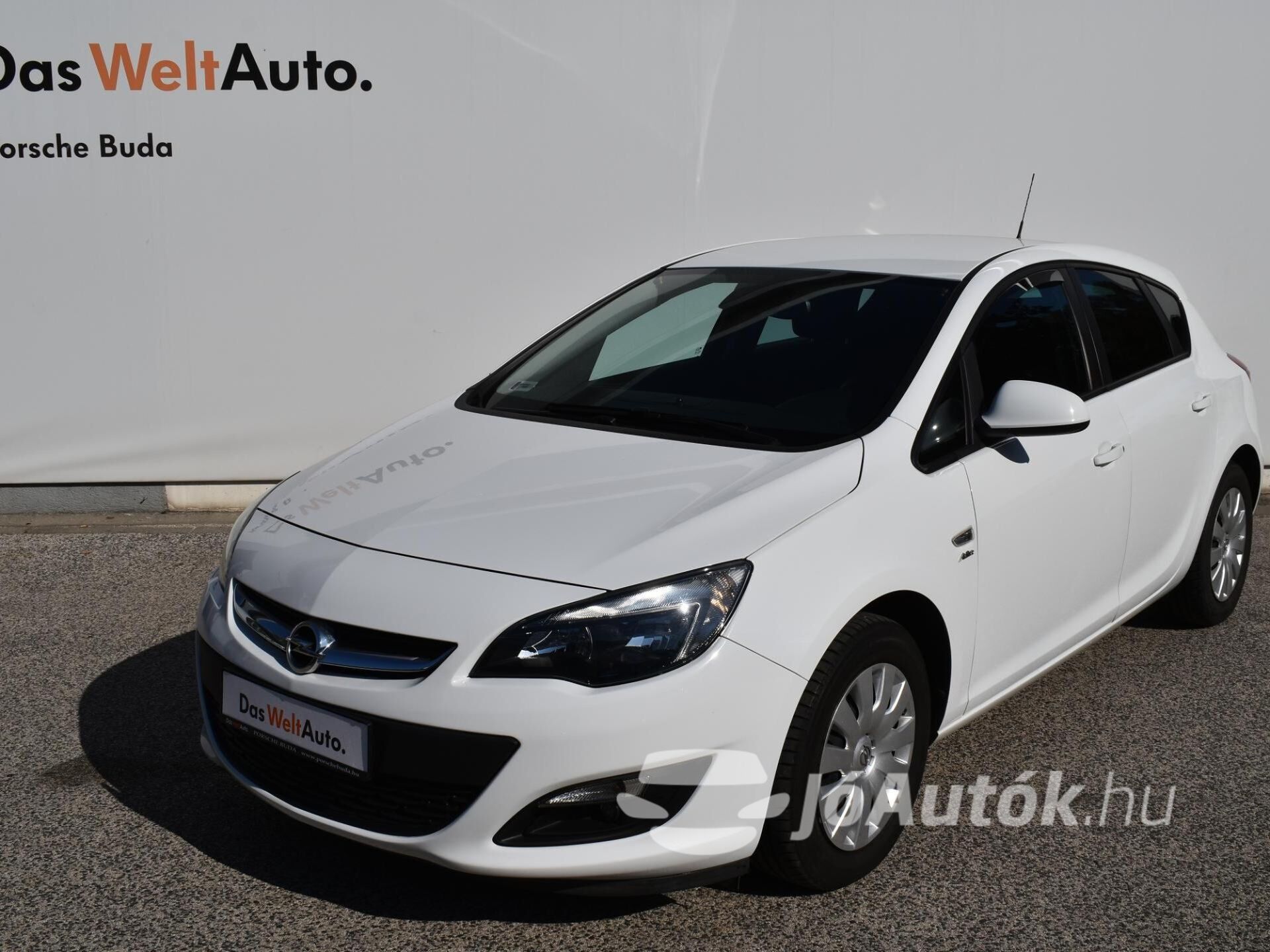 Opel astra 2014 седан